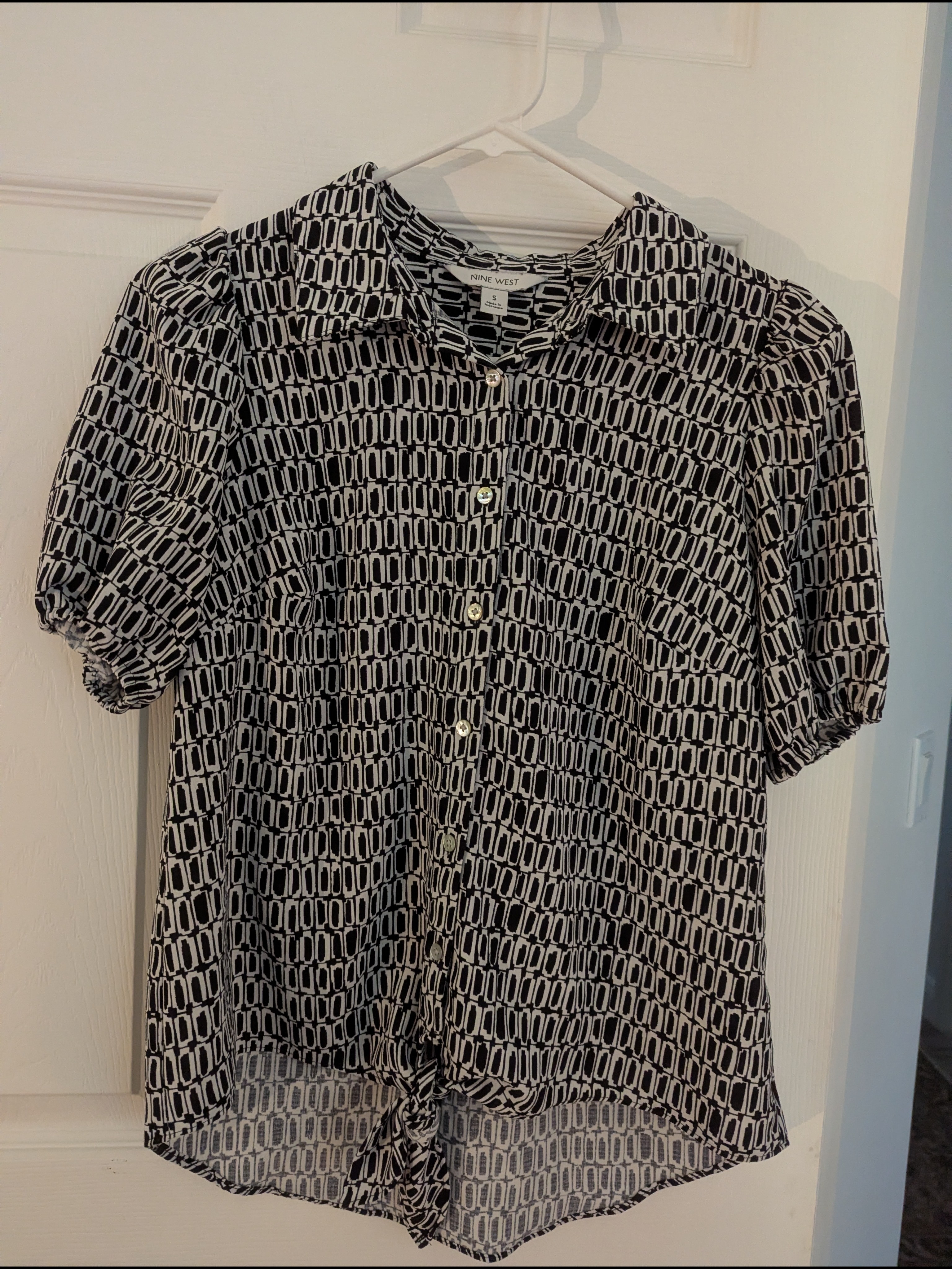 Nine West Black & White Geometric Button Front Blouse